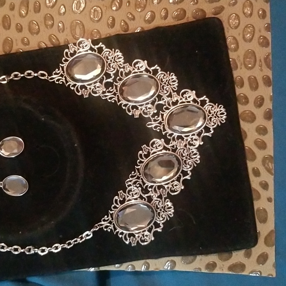 Queen Elisabeth 2 Necklace😉